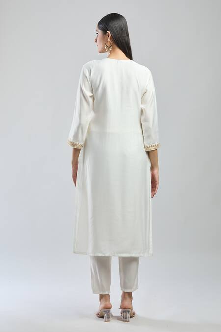 Shop Samyukta Singhania White Viscose, Chiffon Embroidery Round Neck Kurta Set With Multi Dupatta at Aza Fashions Shop_Samyukta Singhania_White Viscose, Chiffon Embroidery Round Neck Kurta Set With Multi Dupatta_at_Aza_Fashions