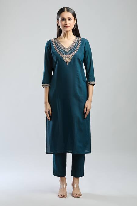Samyukta Singhania Rose Gold Viscose, Chanderi Embroidery V-neck Rama Green Kurta Set Online at Aza Fashions Samyukta Singhania_Rose Gold Viscose, Chanderi Embroidery V-neck Rama Green Kurta Set_Online_at_Aza_Fashions