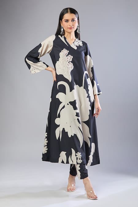 Buy Samyukta Singhania Black Cotton V-neck Printed Kurta And Pant Set Online at Aza Fashions Buy_Samyukta Singhania_Black Cotton V-neck Printed Kurta And Pant Set _Online_at_Aza_Fashions