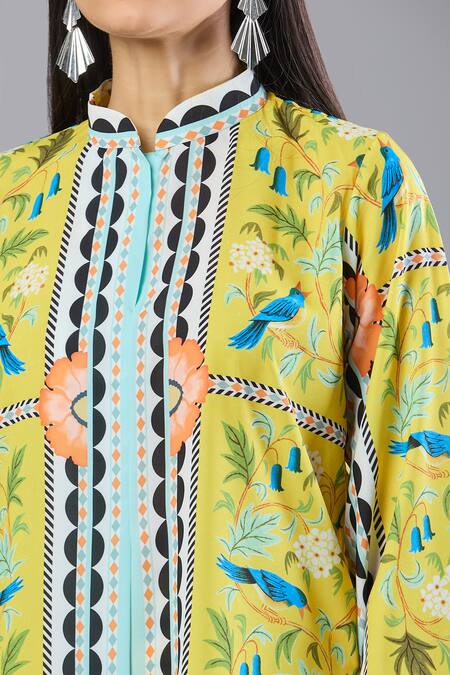 Samyukta Singhania_Yellow Mandarin Collar Floral Printed Kurta Set _at_Aza_Fashions