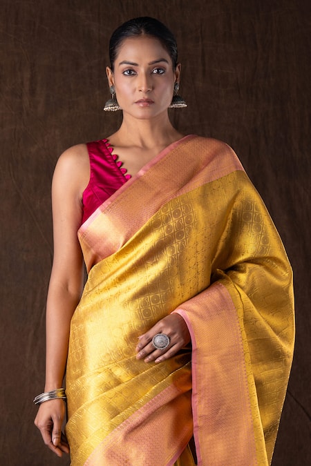 Zal From Benaras Gold Silk Zari Round Neck Golden-pink Brocade Banarasi Saree Set at Aza Fashions Zal From Benaras_Gold Silk Zari Round Neck Golden-pink Brocade Banarasi Saree Set _at_Aza_Fashions