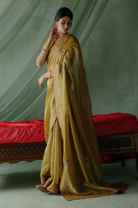 Begum Yellow Silk Embroidery, Sequins V-neck Ghevar Zari Saree Set at Aza Fashions Begum_Yellow Silk Embroidery, Sequins V-neck Ghevar Zari Saree Set _at_Aza_Fashions