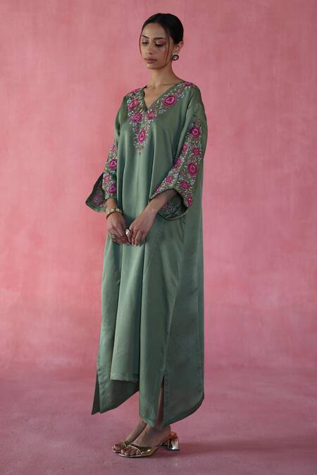 Buy Begum Green Embroidery V-neck Sheermal Kaftan Online at Aza Fashions Buy_Begum_Green Embroidery V-neck Sheermal Kaftan _Online_at_Aza_Fashions