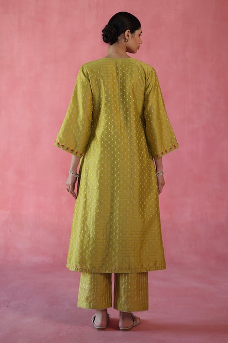 Shop Begum Yellow Chanderi Silk, Silk, Organza Beads, Embroidery V-neck Zari Kurta Set at Aza Fashions Shop_Begum_Yellow Chanderi Silk, Silk, Organza Beads, Embroidery V-neck Zari Kurta Set _at_Aza_Fashions