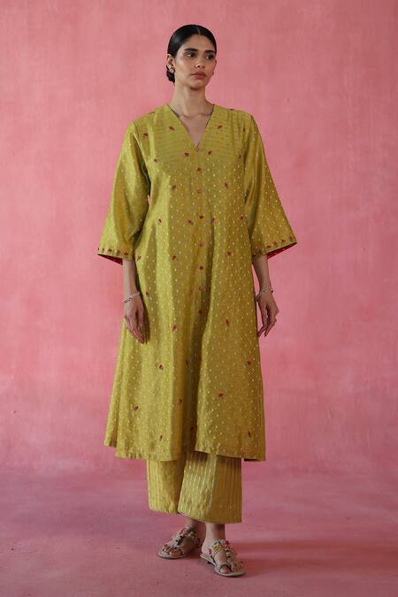 Shop Begum Yellow Chanderi Silk, Silk, Organza Beads, Embroidery V-neck Zari Kurta Set Online at Aza Fashions Shop_Begum_Yellow Chanderi Silk, Silk, Organza Beads, Embroidery V-neck Zari Kurta Set _Online_at_Aza_Fashions