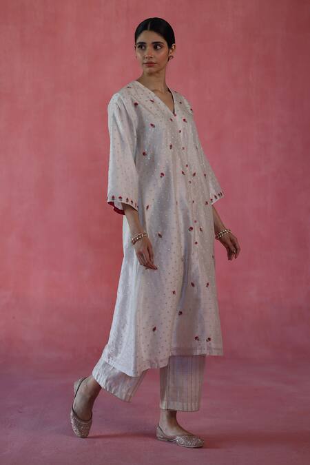 Shop_Begum_Ivory Chanderi Silk, Silk, Organza Beads, Embroidery Split Zari Booti Kurta Set _Online_at_Aza_Fashions