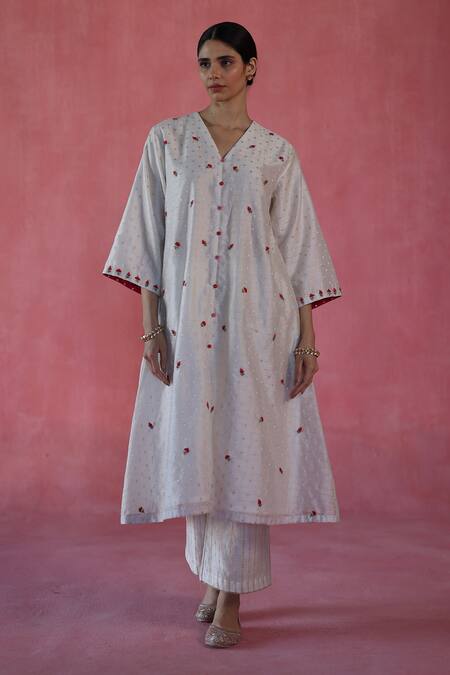 Begum_Ivory Chanderi Silk, Silk, Organza Beads, Embroidery Split Zari Booti Kurta Set _at_Aza_Fashions