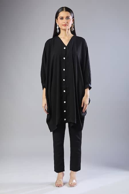 Naintara Bajaj Black V-neck Korean Bsy Top And Pant Set Online at Aza Fashions Naintara Bajaj_Black V-neck Korean Bsy Top And Pant Set _Online_at_Aza_Fashions