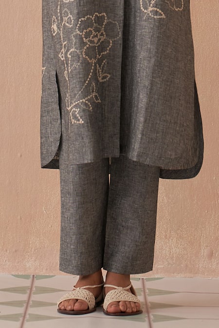 Buy_Kasturi Kundal_Gray Linen Embroidery Collared Grey Kurta Set _Online_at_Aza_Fashions