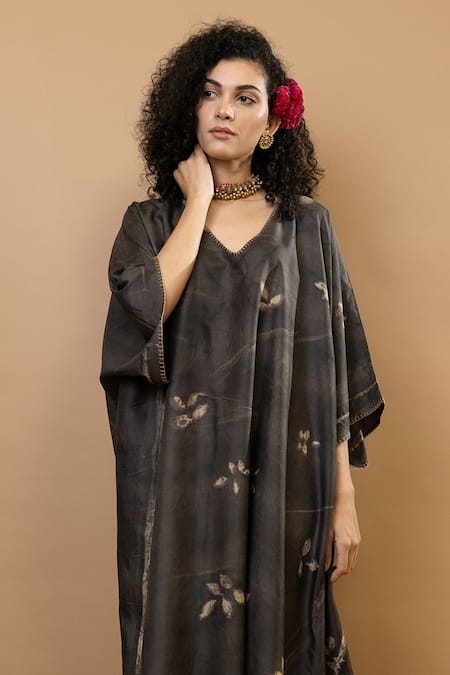 Buy Krishna Mehta Black Silk V-neck Neelkant Long Kaftan Online at Aza Fashions Buy_Krishna Mehta_Black Silk V-neck Neelkant Long Kaftan _Online_at_Aza_Fashions
