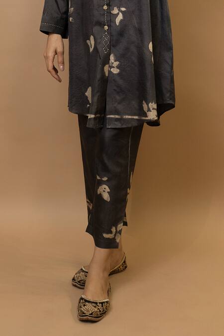 Krishna Mehta Black Silk Collared Neelkanth Printed Kurta Set Online at Aza Fashions Krishna Mehta_Black Silk Collared Neelkanth Printed Kurta Set _Online_at_Aza_Fashions