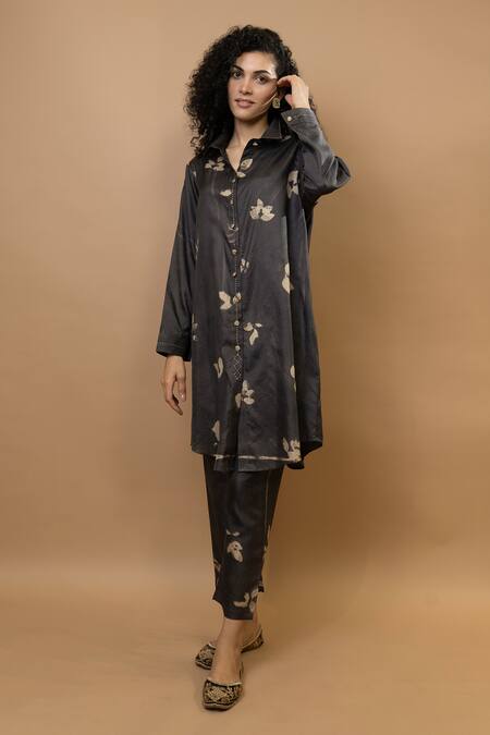 Buy Krishna Mehta Black Silk Collared Neelkanth Printed Shirt Tunic Online at Aza Fashions Buy_Krishna Mehta_Black Silk Collared Neelkanth Printed Shirt Tunic _Online_at_Aza_Fashions