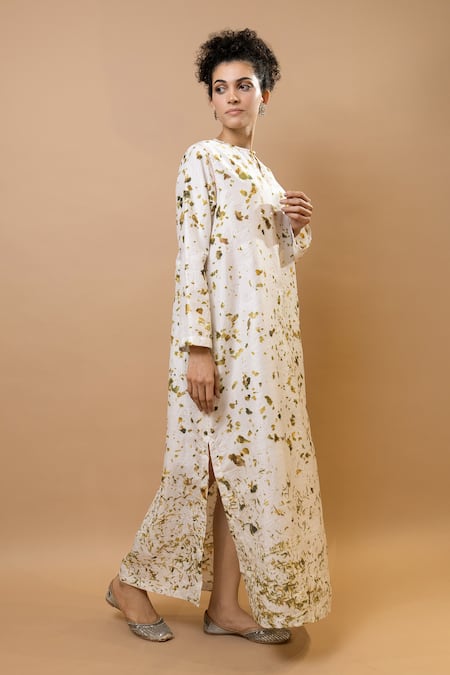 Buy Krishna Mehta Olive Green Silk Round Neck Elegant Long Kaftan Online at Aza Fashions Buy_Krishna Mehta_Olive Green Silk Round Neck Elegant Long Kaftan _Online_at_Aza_Fashions