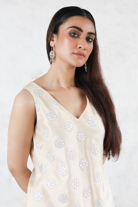 Shop_Saksham & Neharicka_Beige Applique, Embroidery, Gota Patti V-neck Co-ord Set _Online_at_Aza_Fashions
