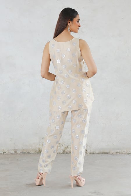 Saksham & Neharicka_Beige Applique, Embroidery, Gota Patti V-neck Co-ord Set _Online_at_Aza_Fashions