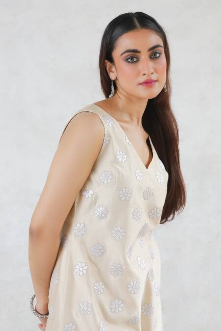 Saksham & Neharicka_Beige Embroidery V-neck Handcrafted Floral Top _at_Aza_Fashions