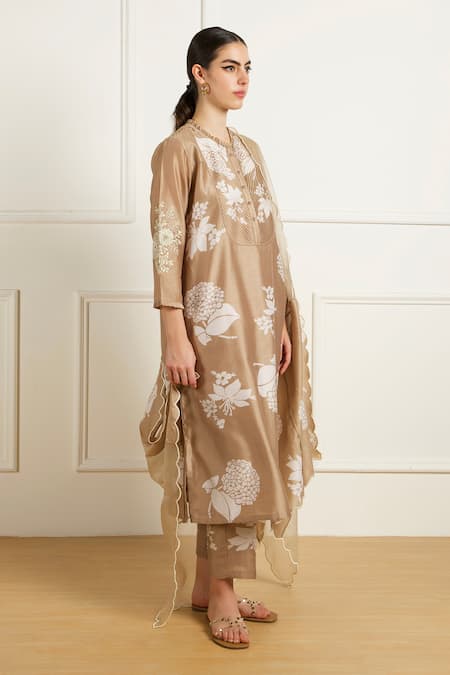 Buy_Arcvsh By Pallavi Singh_Beige Silk, Chanderi Embroidery Mandarin Collar Pleated Yoke Kurta Set _Online_at_Aza_Fashions