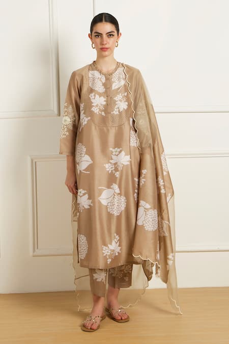 Shop_Arcvsh By Pallavi Singh_Beige Silk, Chanderi, Organza Diamonds, Embroidery Round Pleated Yoke Kurta Set _Online_at_Aza_Fashions