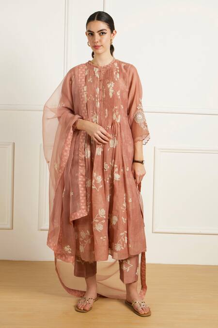 Buy Arcvsh By Pallavi Singh Peach Chanderi, Silk Embroidery Round Neck Almond Pleated Kurta Set Online at Aza Fashions Buy_Arcvsh By Pallavi Singh_Peach Chanderi, Silk Embroidery Round Neck Almond Pleated Kurta Set _Online_at_Aza_Fashions
