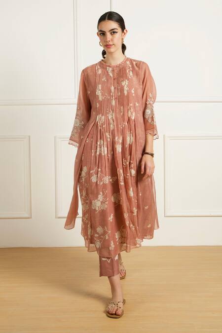 Buy Arcvsh By Pallavi Singh Peach Chanderi, Silk Embroidery Round Neck Almond Pleated Kurta Set Buy_Arcvsh By Pallavi Singh_Peach Chanderi, Silk Embroidery Round Neck Almond Pleated Kurta Set