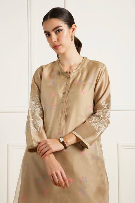 Arcvsh By Pallavi Singh Beige Silk, Chanderi Embroidery Round Neck Dori Kurta Set at Aza Fashions Arcvsh By Pallavi Singh_Beige Silk, Chanderi Embroidery Round Neck Dori Kurta Set _at_Aza_Fashions