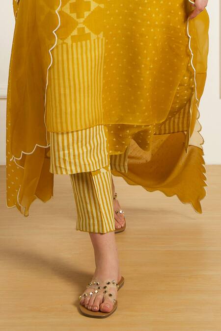 Arcvsh By Pallavi Singh_Yellow Linen, Organza Embroidery Round Neck Ochre Discharge Print Kurta Set _Online_at_Aza_Fashions