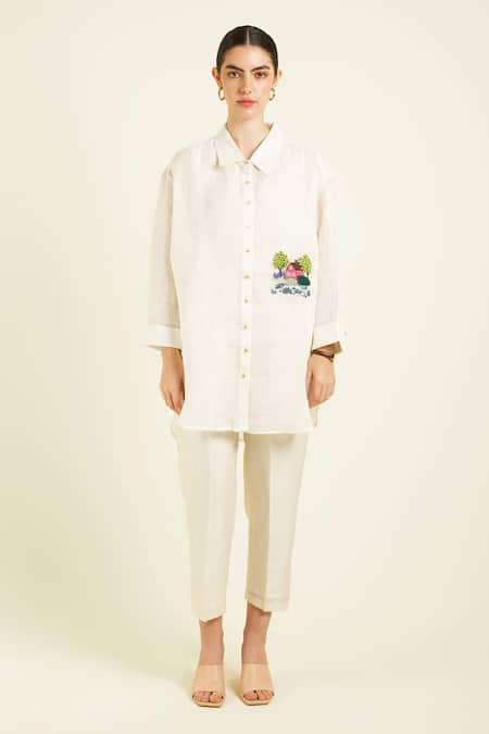Arcvsh By Pallavi Singh_Ivory Linen, Silk Embroidery Collared Shirt And Pant Set _at_Aza_Fashions