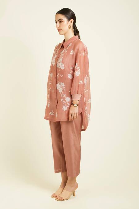 Arcvsh By Pallavi Singh_Peach Muslin, Chanderi, Silk Embroidery Collared Floral Print Shirt And Pant Set _Online_at_Aza_Fashions