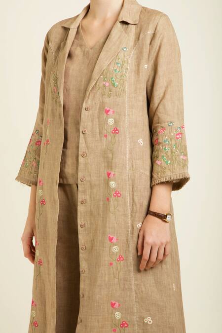 Arcvsh By Pallavi Singh Beige Linen Embroidery Collared, V-neck Handblock Printed Jacket And Pant Set at Aza Fashions Arcvsh By Pallavi Singh_Beige Linen Embroidery Collared, V-neck Handblock Printed Jacket And Pant Set _at_Aza_Fashions