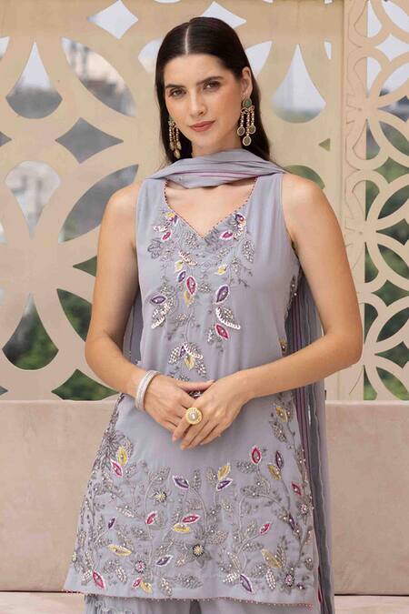 Ajiesh Oberoi Gray Georgette, Muslin Embroidery Round Neck Threadwork Kurta Set Online at Aza Fashions Ajiesh Oberoi_Gray Georgette, Muslin Embroidery Round Neck Threadwork Kurta Set _Online_at_Aza_Fashions
