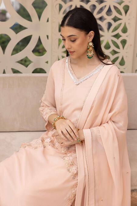 Ajiesh Oberoi Peach Georgette, Muslin Embroidery V-neck Dori Kurta Set Online at Aza Fashions Ajiesh Oberoi_Peach Georgette, Muslin Embroidery V-neck Dori Kurta Set _Online_at_Aza_Fashions