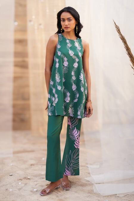 Charkhee_Green Cotton Satin Zari Round Neck Leaf Printed Kurta Set _Online_at_Aza_Fashions