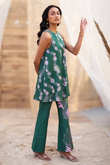 Shop_Charkhee_Green Cotton Satin Zari Round Neck Leaf Printed Kurta Set 