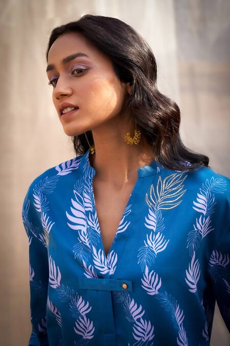 Shop Charkhee Blue Cotton Satin Zari V-neck Leaf Printed Kurta Set Shop_Charkhee_Blue Cotton Satin Zari V-neck Leaf Printed Kurta Set