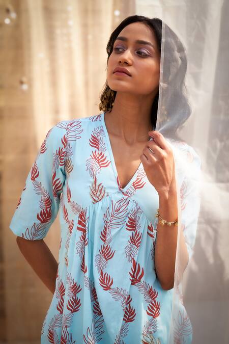 Charkhee Blue Cotton Satin, Organza Zari V-neck Leaf-printed Kurta Set at Aza Fashions Charkhee_Blue Cotton Satin, Organza Zari V-neck Leaf-printed Kurta Set _at_Aza_Fashions
