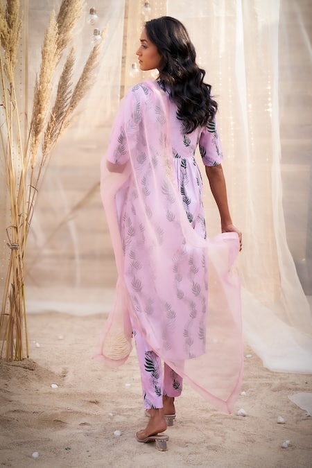 Shop Charkhee Pink Cotton Satin, Organza Zari V-neck Leaf-printed Kurta Set at Aza Fashions Shop_Charkhee_Pink Cotton Satin, Organza Zari V-neck Leaf-printed Kurta Set _at_Aza_Fashions