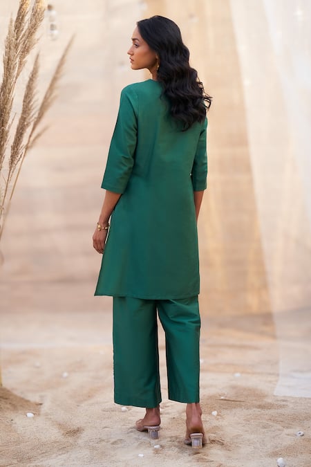 Shop Charkhee Green Cotton Satin Open Neck Bold Leaf-print Co-ord Set at Aza Fashions Shop_Charkhee_Green Cotton Satin Open Neck Bold Leaf-print Co-ord Set _at_Aza_Fashions