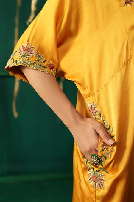 Leela By A_Yellow Linen, Satin Embroidery Open Neck Phiran Kurta Set With _Online_at_Aza_Fashions