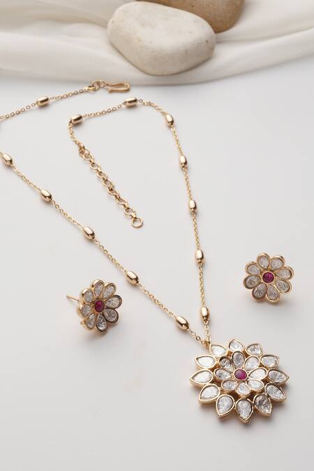 Shop Swabhimann Red Stones Rose Gold Polki Pendant Set at Aza Fashions Shop_Swabhimann_Red Stones Rose Gold Polki Pendant Set_at_Aza_Fashions