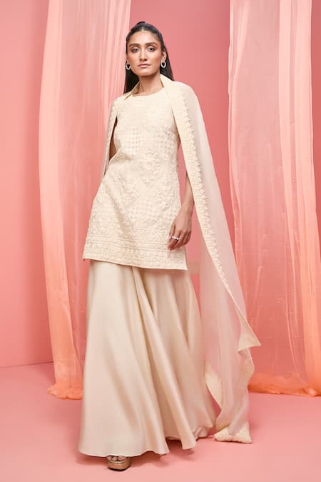Shop_Vasavi Shah_Ivory Organza, Silk Pearls, Sequins Round Neck Thread Applique Kurta Set _at_Aza_Fashions