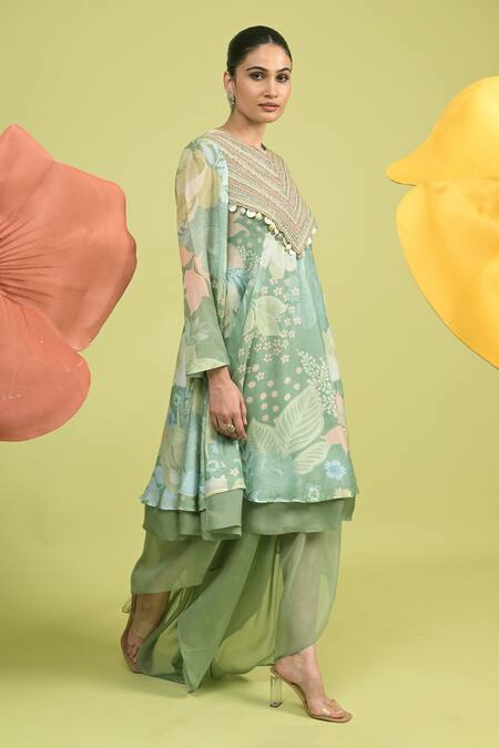 Rishi and Vibhuti_Green Muslin, Organza V-neck Matcha Printed Kurta Set _Online_at_Aza_Fashions