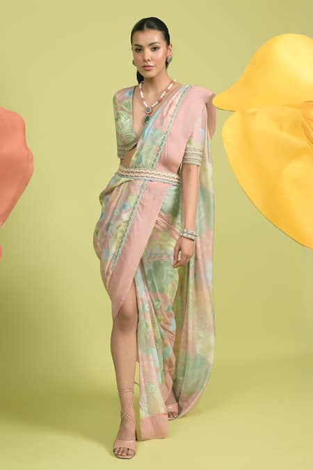 Rishi and Vibhuti Blush Organza, Muslin Embroidery V-neck Dusty Pink Blossom Saree Set Online at Aza Fashions Rishi and Vibhuti_Blush Organza, Muslin Embroidery V-neck Dusty Pink Blossom Saree Set _Online_at_Aza_Fashions