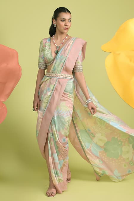 Shop Rishi and Vibhuti Blush Organza, Muslin Embroidery V-neck Dusty Pink Blossom Saree Set Online at Aza Fashions Shop_Rishi and Vibhuti_Blush Organza, Muslin Embroidery V-neck Dusty Pink Blossom Saree Set _Online_at_Aza_Fashions