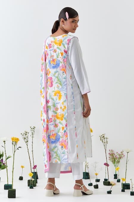Chrkha Floral Printed Kurta Set With Dupatta 