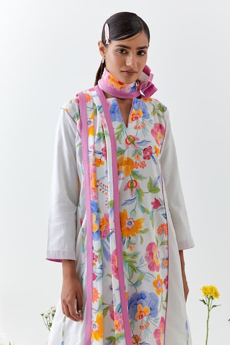 Shop_Chrkha_White Cotton Round Neck Floral Printed Kurta Set With Dupatta _Online_at_Aza_Fashions