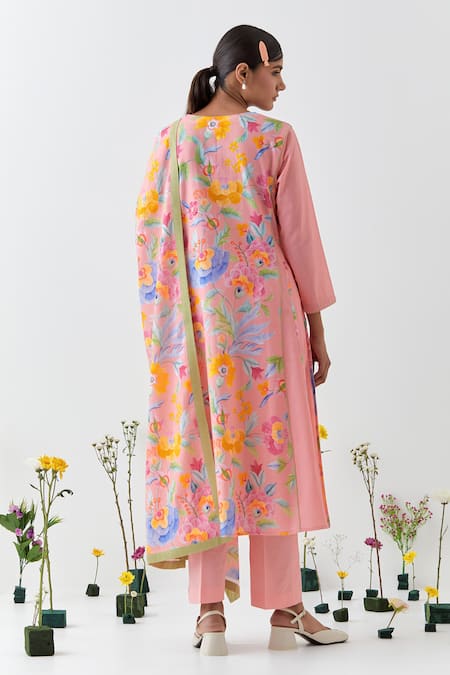 Chrkha Floral Printed Peach Kurta Set 
