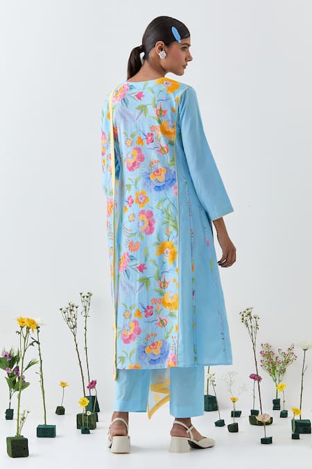 Chrkha Floral Blue Printed Kurta Set 