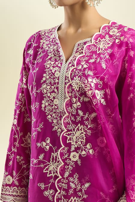 Anushree Reddy_Magenta Embroidery Open Neck Aari Kurta Pant Set _at_Aza_Fashions