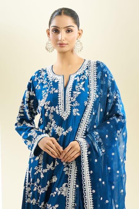 Anushree Reddy_Blue Pearls, Embroidery Open Neck Navy Kurta Set _at_Aza_Fashions