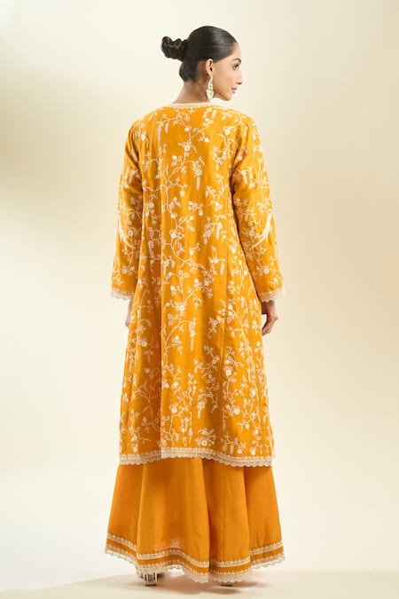 Anushree Reddy Aari Embroidered Kurta Set 